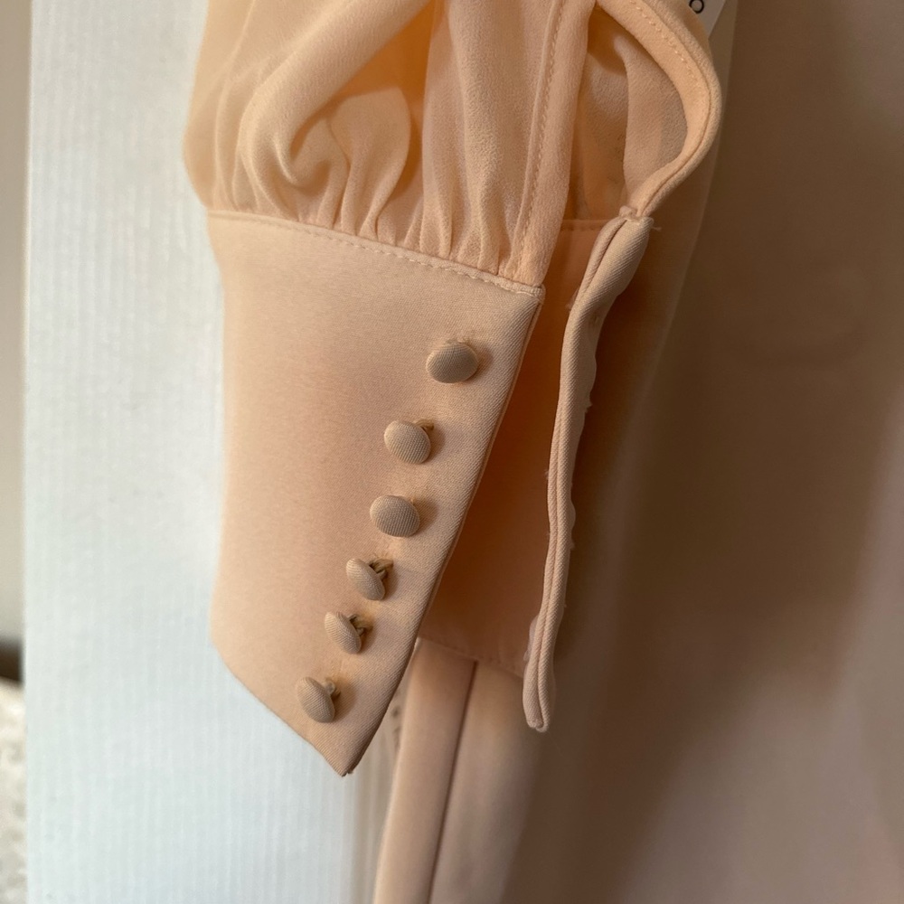 Lavish Alice Elegant Cream Puff Sleeve Dress - Picture 4 of 11